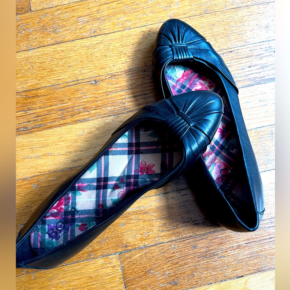 Born black leather flat size 8